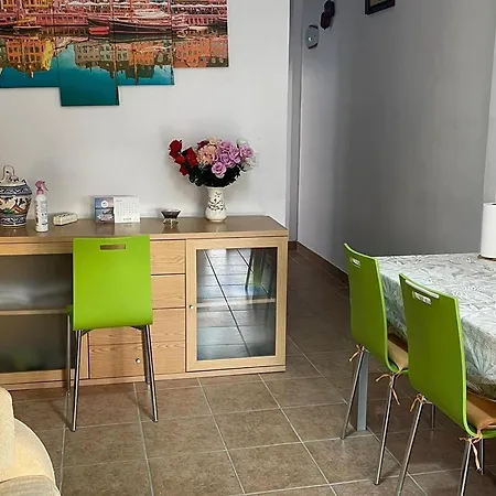 شقة Cosy With Shared Balcony إشبيلية