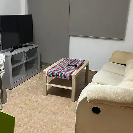 Cosy With Shared Balcony *