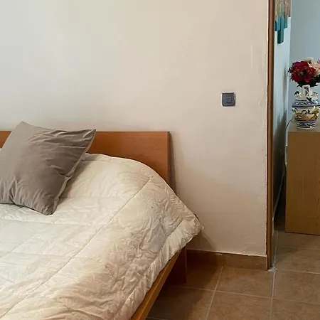 Cosy With Shared Balcony * إشبيلية