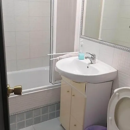 Cosy With Shared Balcony شقة