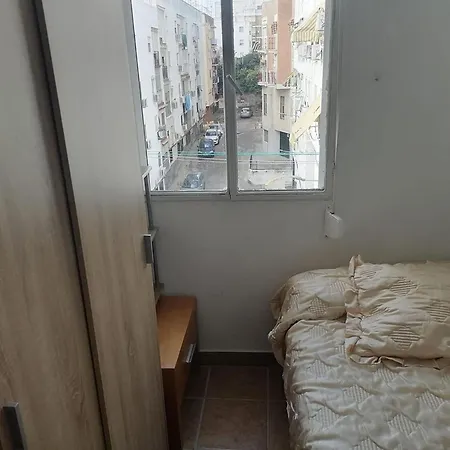 Cosy With Shared Balcony شقة