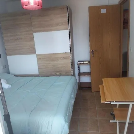 Cosy With Shared Balcony * Siviglia