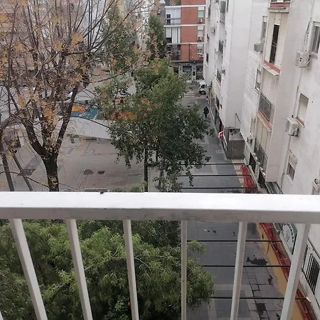 Cosy With Shared Balcony شقة